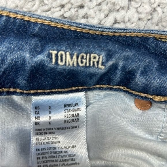 American Eagle Jeans Womens 0 Tom Girl Button Fly Regular Wash Distressed Holes - Picture 4 of 6